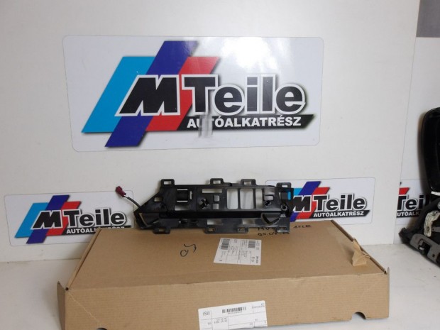 [GYRI J] BMW BAL OLDALI CSOMAGTR ROL TAKAR MANYAG 5-OS G61/G99